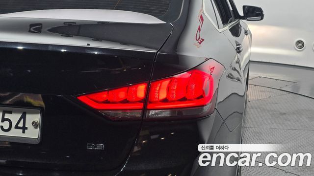 Genesis G80 2018 — photo 9
