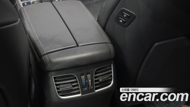 Genesis G80 2018 — photo 27