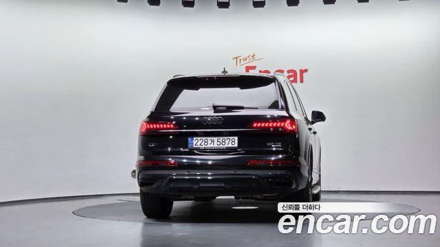 Audi Q7 2023 — photo 4