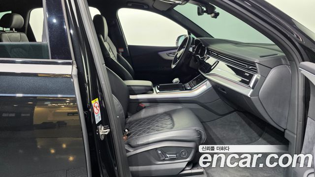 Audi Q7 2023 — photo 17