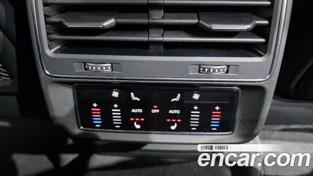Audi Q7 2023 — photo 25