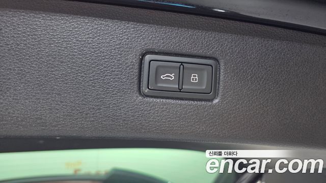 Audi Q7 2023 — photo 38