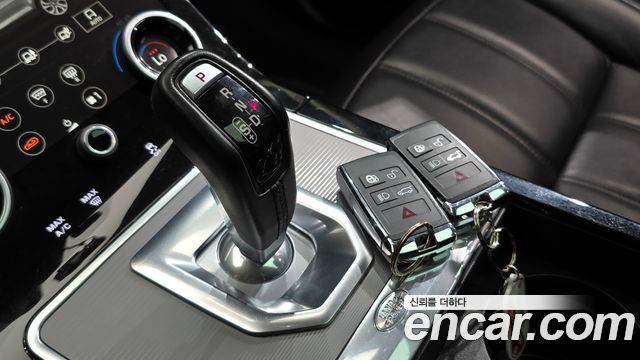 Land Rover Range Rover Evoque 2020 — photo 12