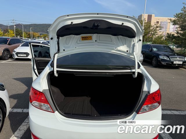Hyundai Accent 2014 — photo 15
