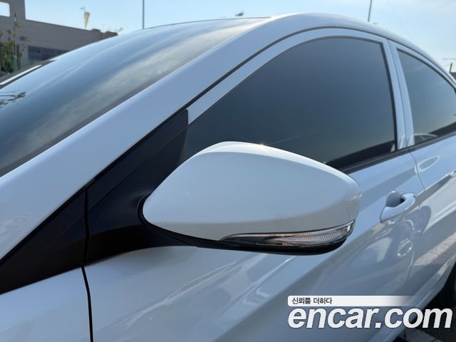 Hyundai Accent 2014 — photo 18