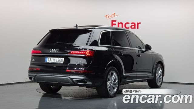 Audi Q7 2021 — photo 2