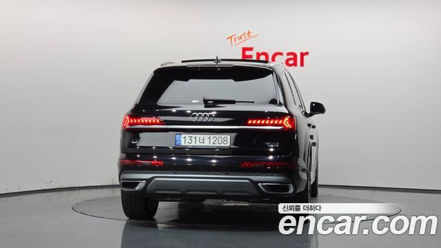 Audi Q7 2021 — photo 4