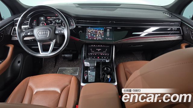 Audi Q7 2021 — photo 10