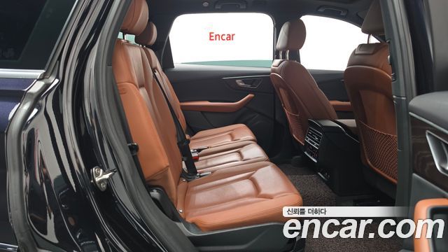 Audi Q7 2021 — photo 17