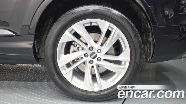 Audi Q7 2021 — photo 7