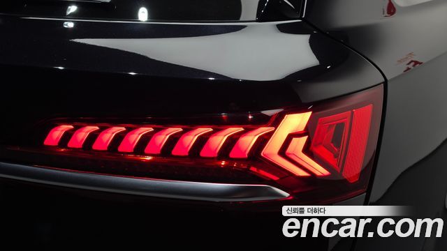 Audi Q7 2021 — photo 9