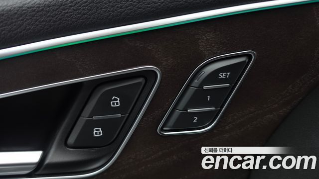 Audi Q7 2021 — photo 27