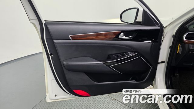 Kia K7 2016 — photo 14