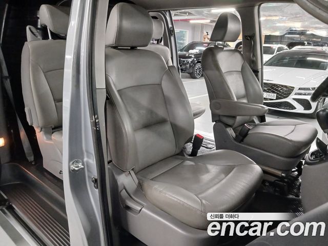 Hyundai Starex 2017 — photo 11