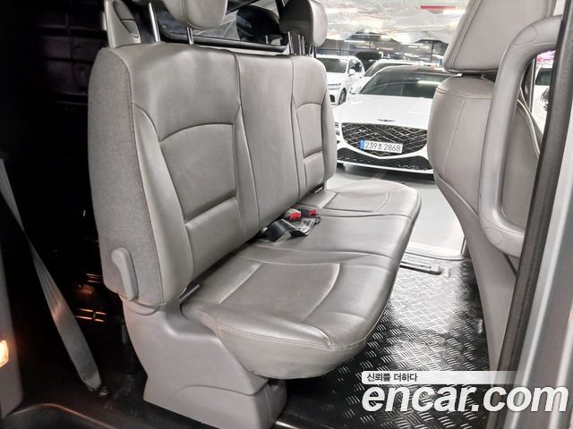 Hyundai Starex 2017 — photo 13