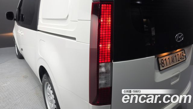 Hyundai Staria 2022 — photo 9