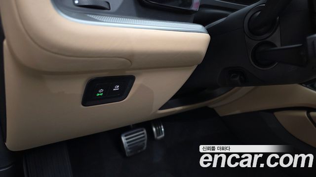 Porsche Cayenne 2025 — photo 31