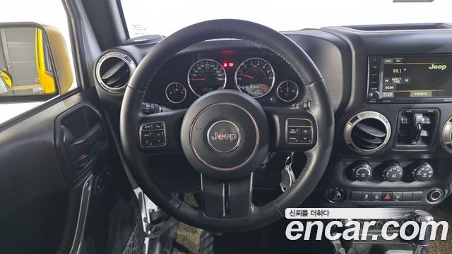 Jeep Wrangler 2016 — photo 12