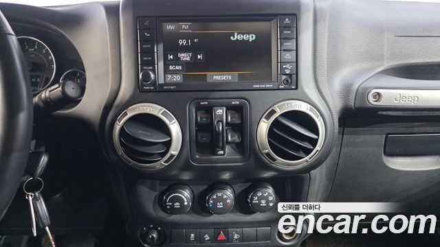 Jeep Wrangler 2016 — photo 14