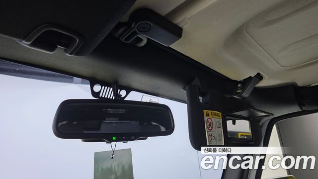 Jeep Wrangler 2016 — photo 16