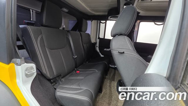 Jeep Wrangler 2016 — photo 18