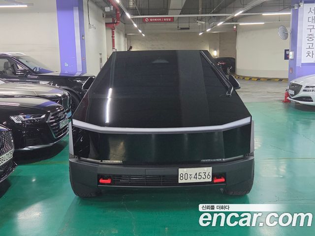 Tesla Cybertruck 2026 — photo 1