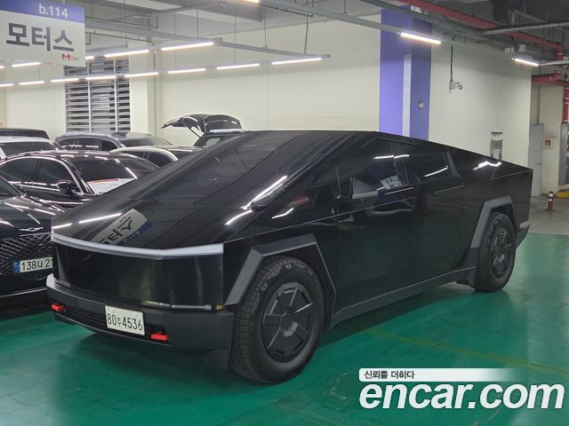 Tesla Cybertruck 2026 — photo 2