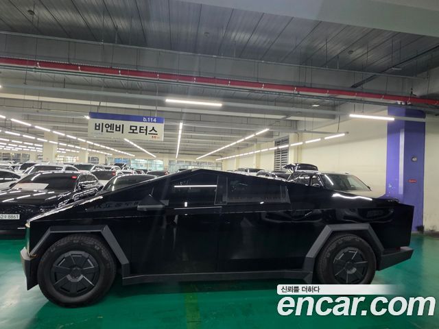 Tesla Cybertruck 2026 — photo 3
