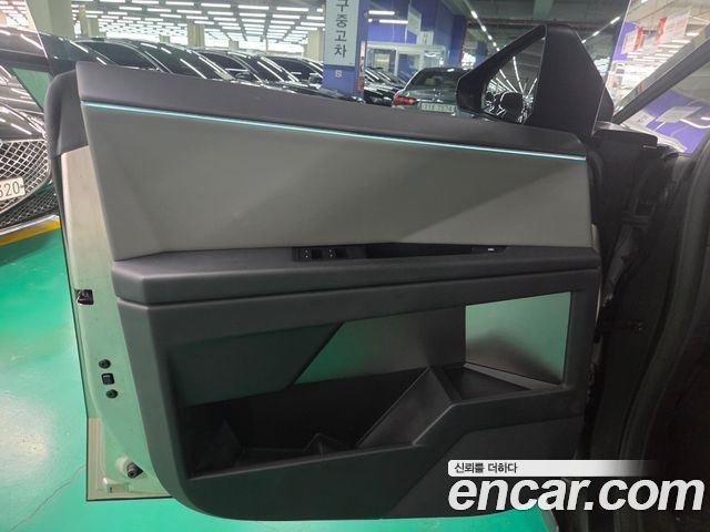 Tesla Cybertruck 2026 — photo 6