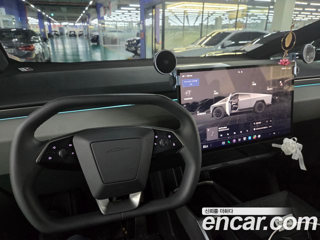 Tesla Cybertruck 2026 — photo 7