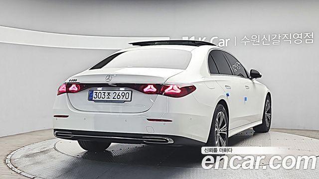 Mercedes-Benz E-Class 2025 — photo 4