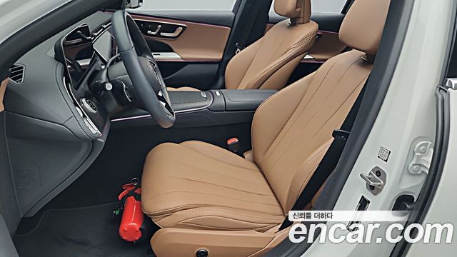 Mercedes-Benz E-Class 2025 — photo 8