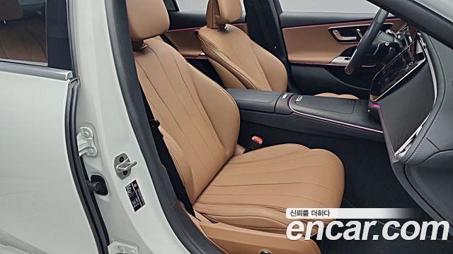 Mercedes-Benz E-Class 2025 — photo 10