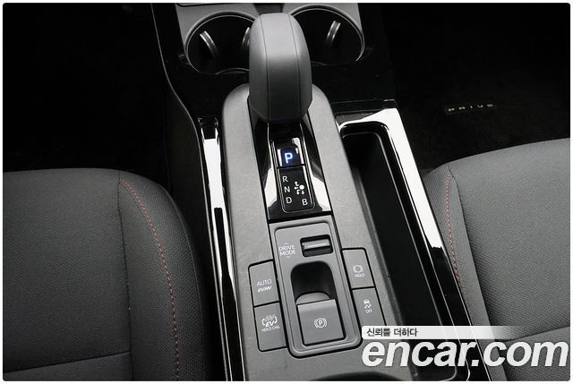 Toyota Prius 2024 — photo 9