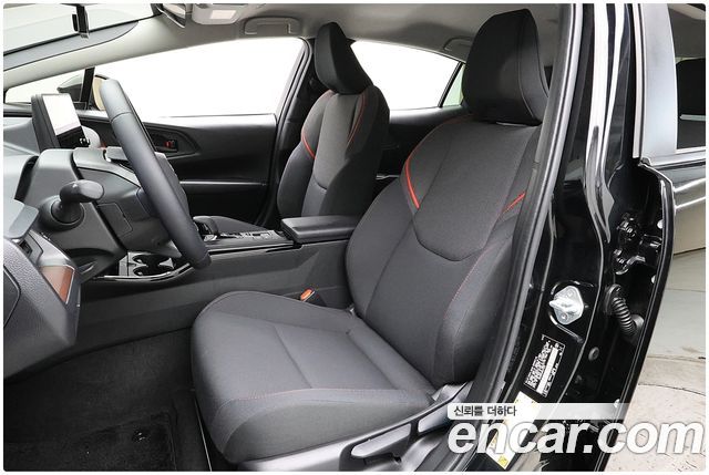 Toyota Prius 2024 — photo 10