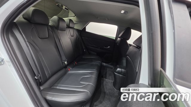 Hyundai AVANTE 2021 — photo 19