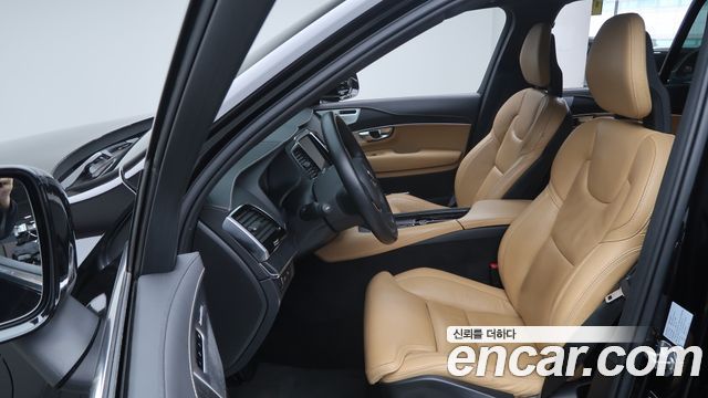 Volvo XC90 2021 — photo 10