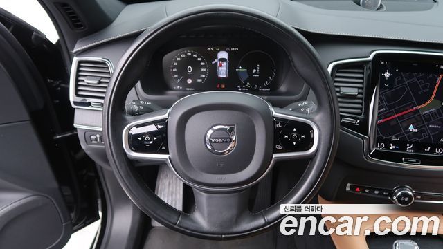Volvo XC90 2021 — photo 17