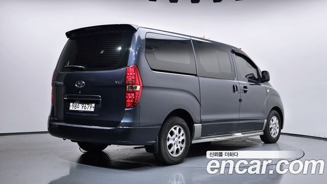 Hyundai Starex 2017 — photo 2