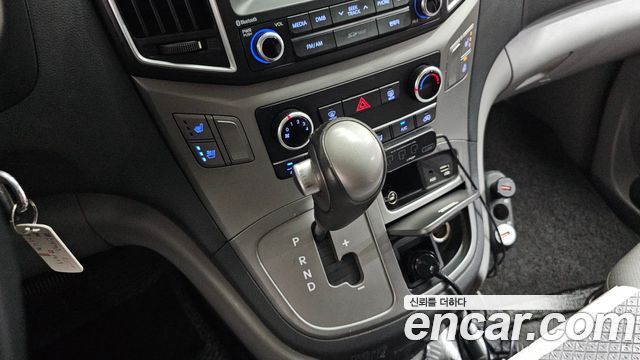 Hyundai Starex 2017 — photo 12