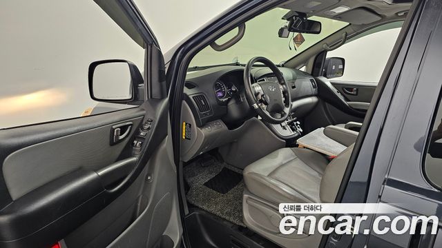 Hyundai Starex 2017 — photo 13