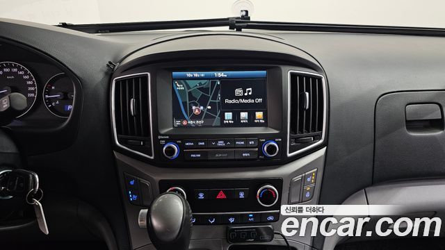 Hyundai Starex 2017 — photo 18