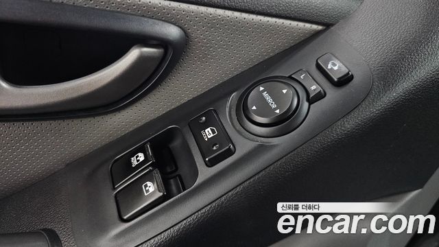 Hyundai Starex 2017 — photo 22
