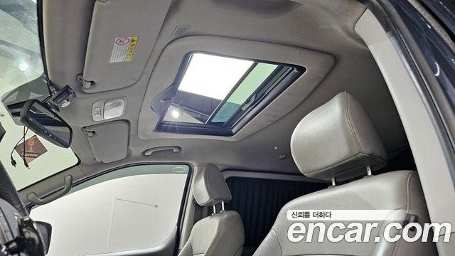 Hyundai Starex 2017 — photo 24