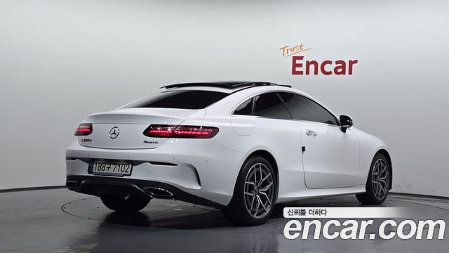 Mercedes-Benz E-Class 2023 — photo 2