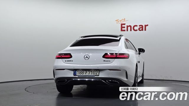 Mercedes-Benz E-Class 2023 — photo 4