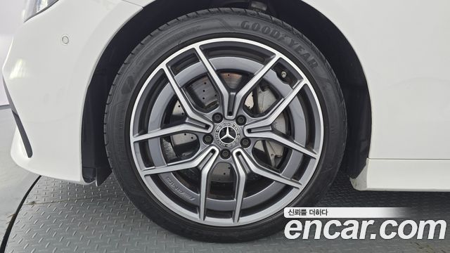 Mercedes-Benz E-Class 2023 — photo 5