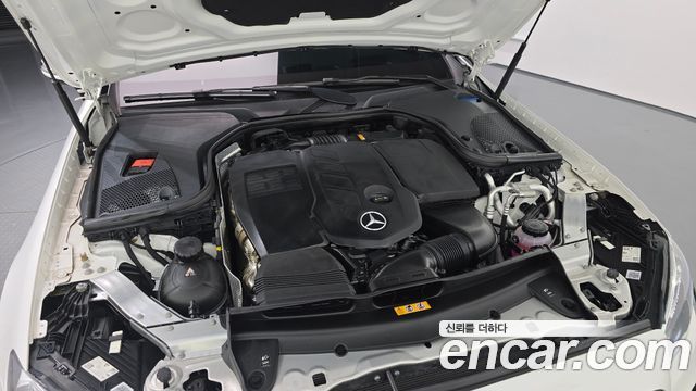 Mercedes-Benz E-Class 2023 — photo 6