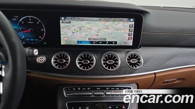 Mercedes-Benz E-Class 2023 — photo 18