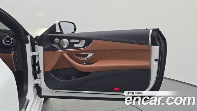 Mercedes-Benz E-Class 2023 — photo 15